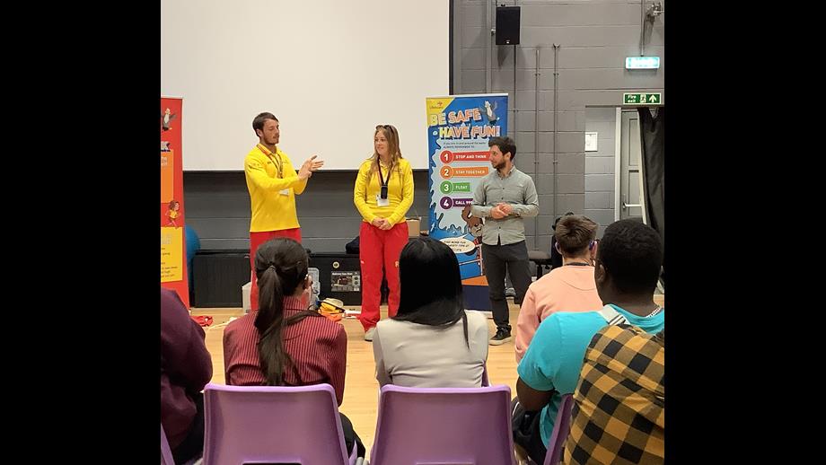 Lifeguard Asl RNLI lifeguards continue deaf awareness work with Exmouth’s Deaf ...