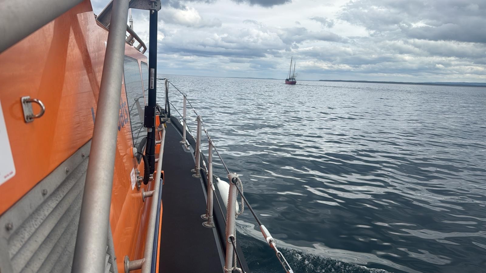 Invergordon Lifeboat approaching broken down vessel