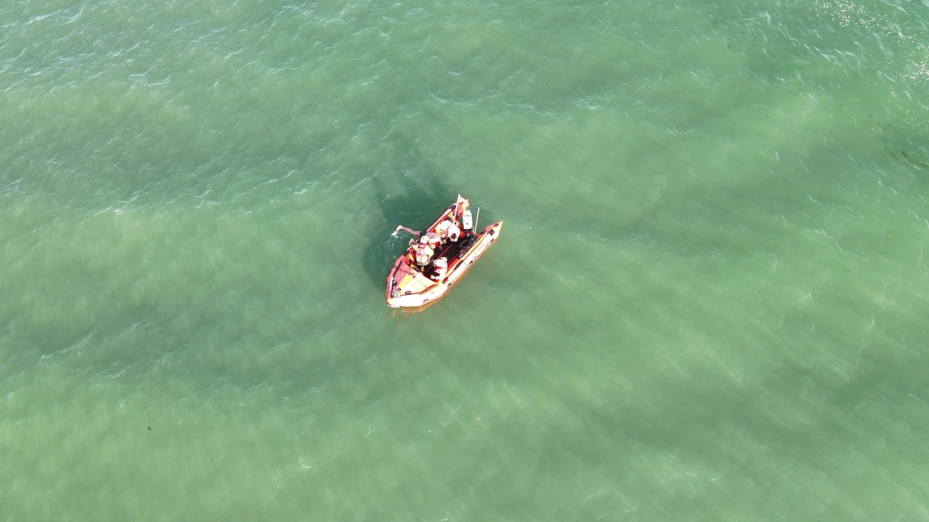 Southend volunteer crew rescuing swimmer in difficulties