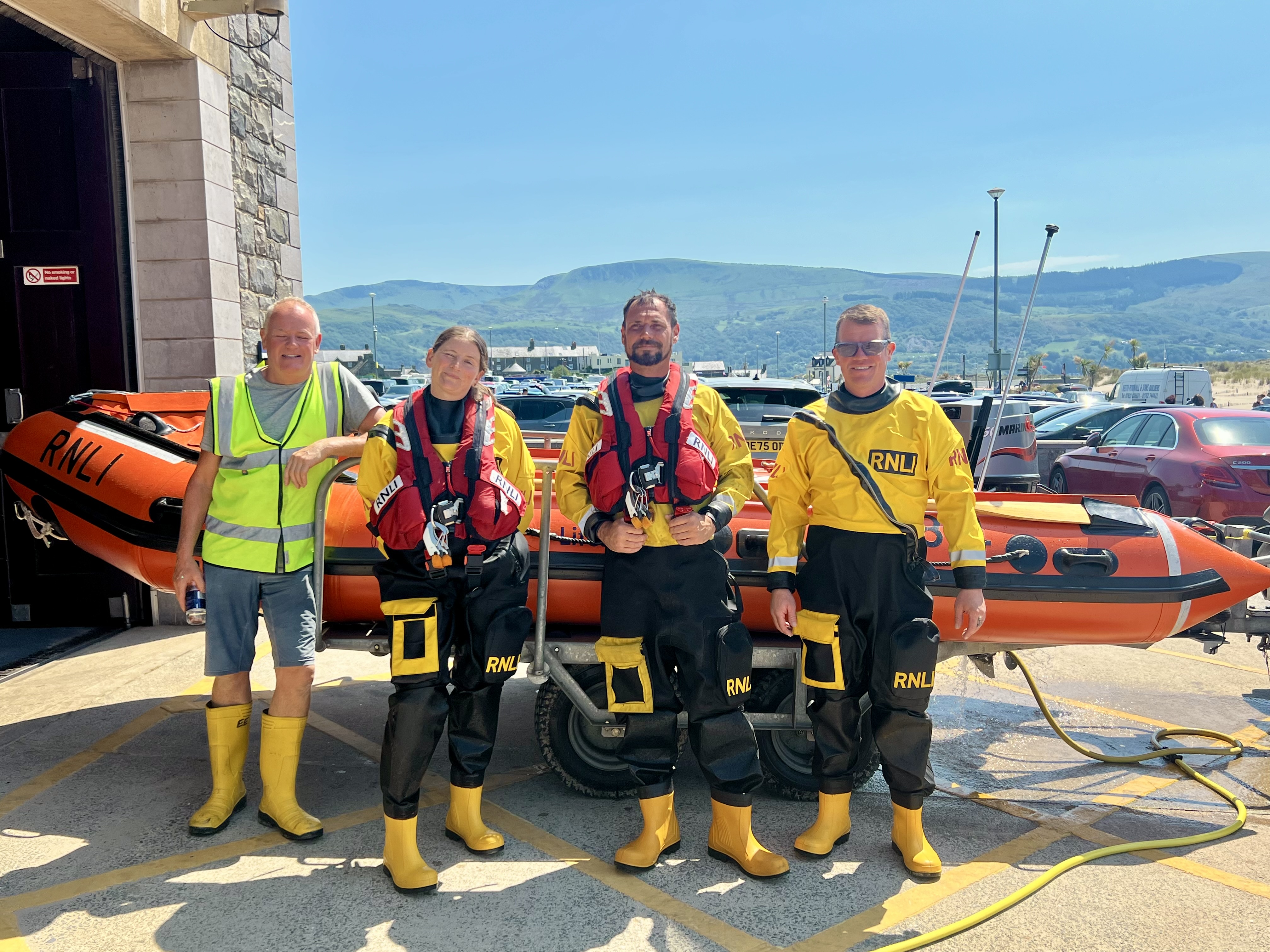 Photo of lifeboat crew and lifeboat 
