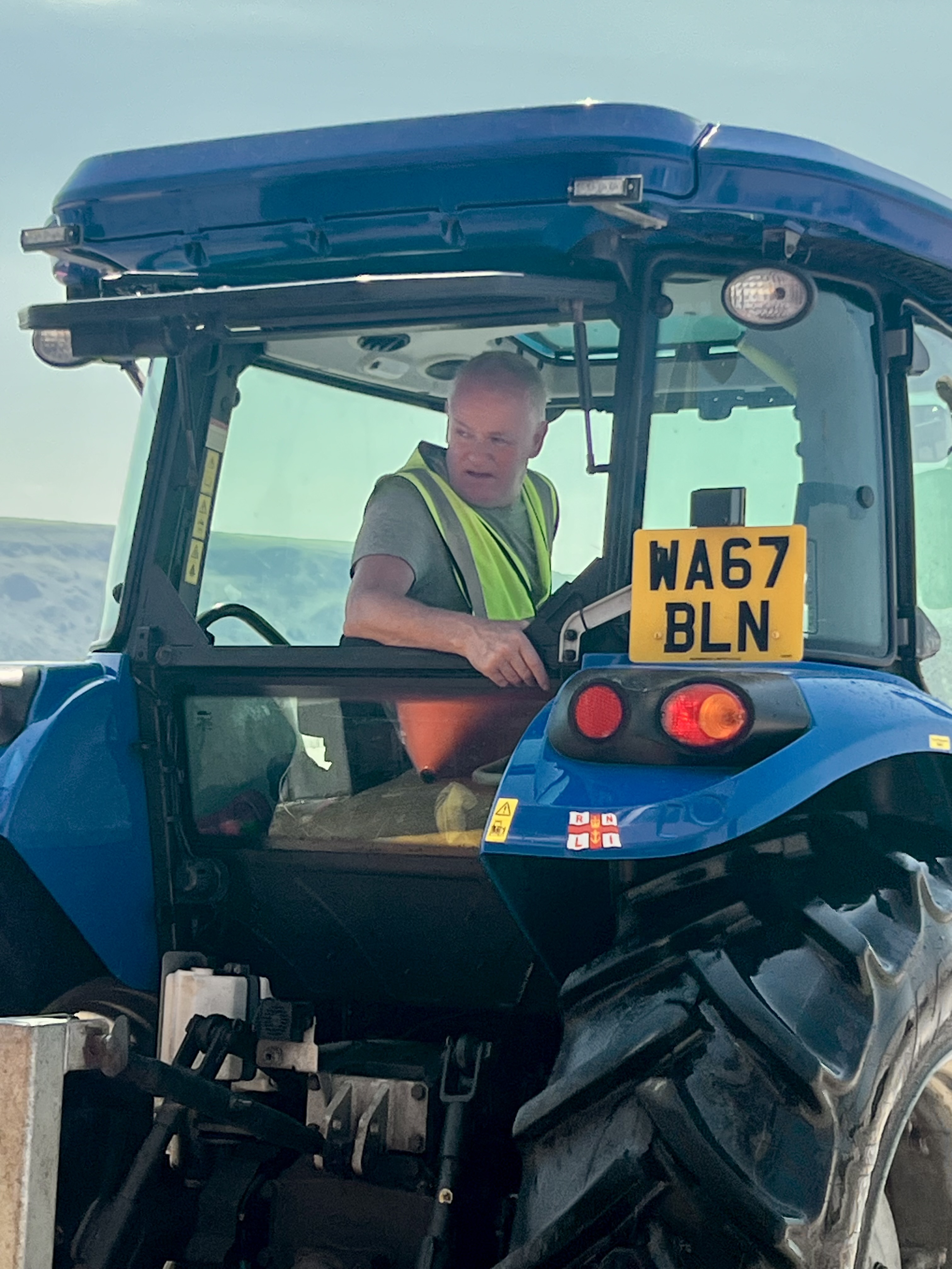 Launch vehicle driver In New Holland tractor 