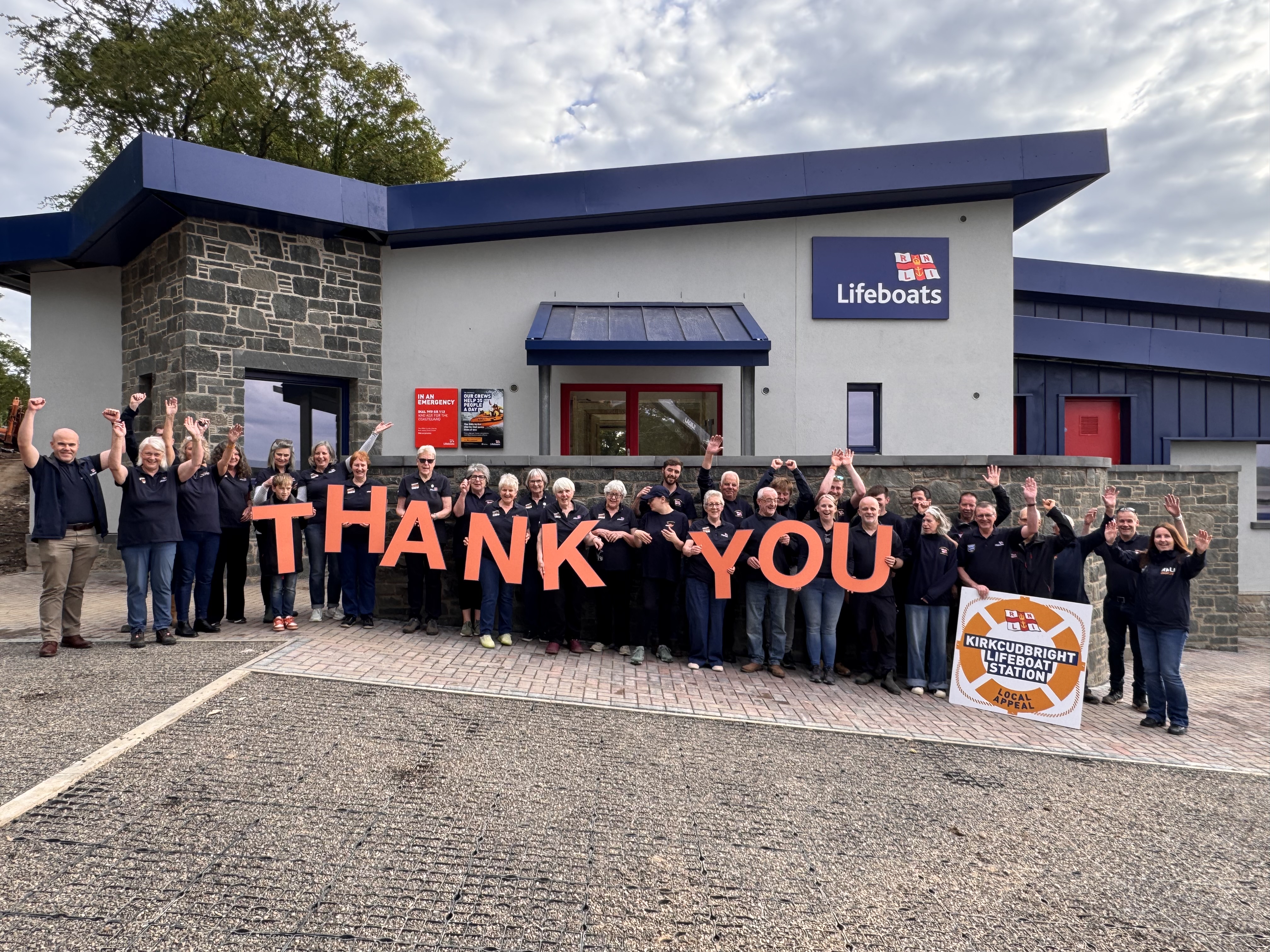 Fundraisers and Boat Crew say thankyou 
