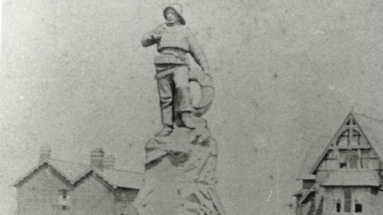 Memorial statue at St. Annes dedicated to the 27 lifeboat crew maembers lost at sea in the 1886 Mexico disaster