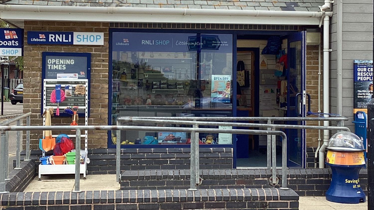 Littlehampton RNLI shop