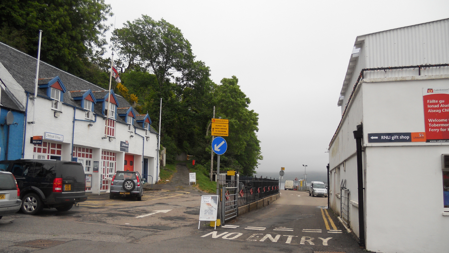 Exterior shot of Tobermory RNLI Shop