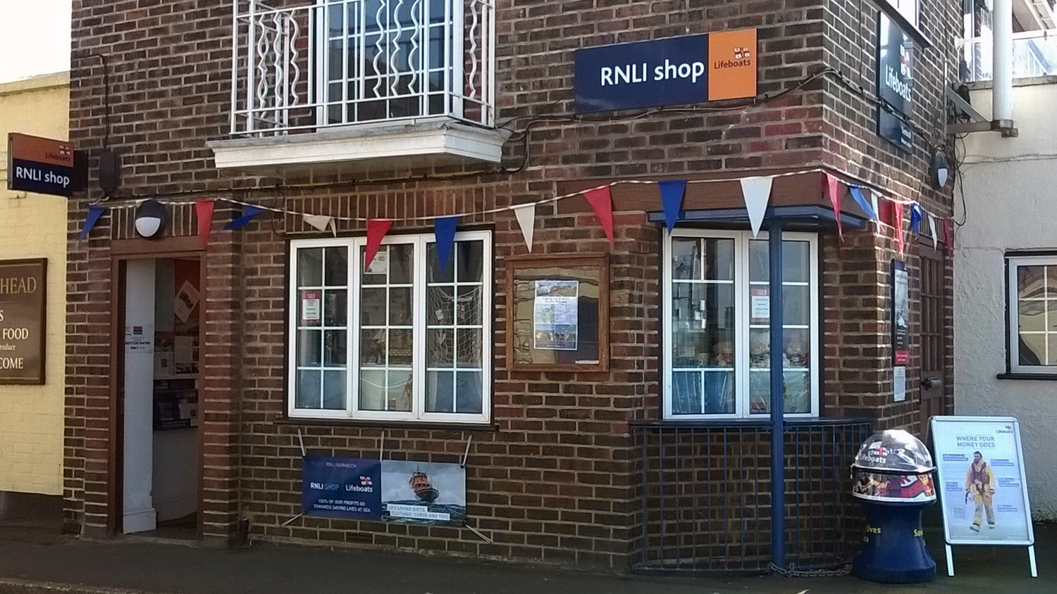 Exterior of Yarmouth RNLI Shop