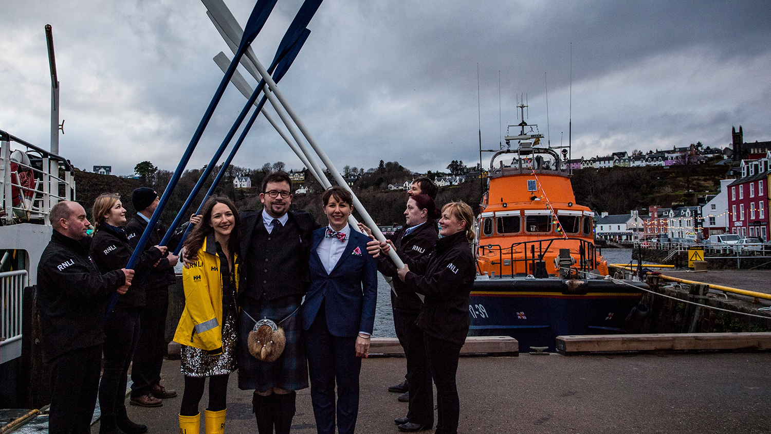 Rose and Nomi with Tobermory RNLI Coxswain David McHaffie and crew guard of honour