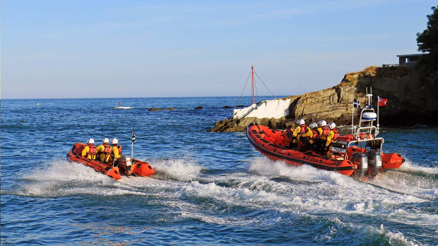 Looe lifeboats launch to the rescue