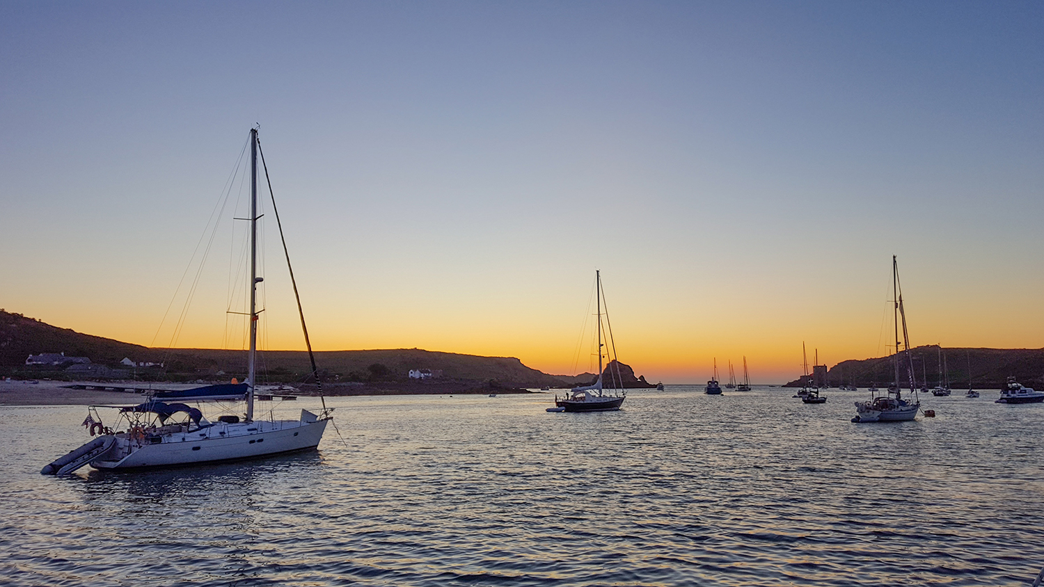 Tresco Channel dries out on the biggest tides