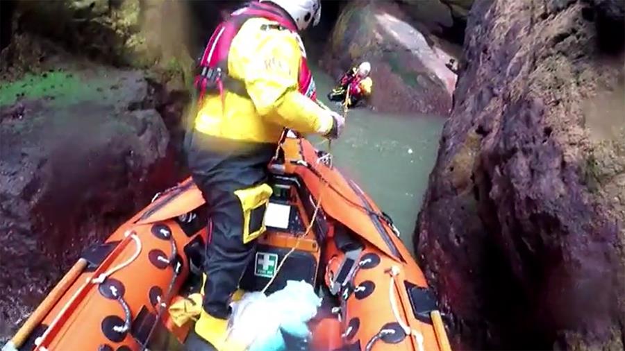 How to rescue someone from drowning